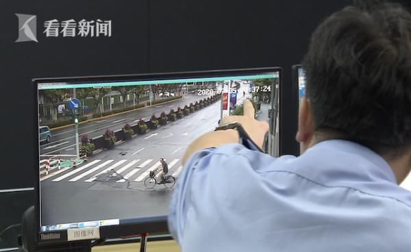  两轮摩托|看呆交警！男子驾套牌摩托连闯6个红灯被扣63分