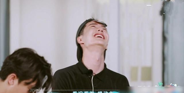  嘉宾|《夏日冲浪店》嘉宾王一博的第一次飞行，哥哥怎么会这么生锈