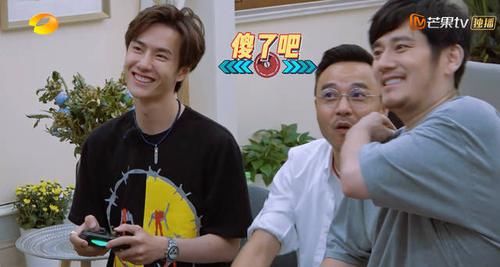  王一博|王一博《天天向上》玩密室逃脱，反应超快，炫耀的样子像个孩子