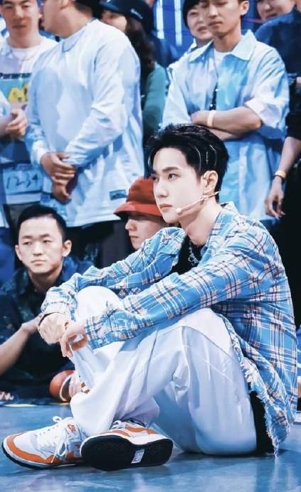 队长|《街3》中他只得了第四名,王一博“舞技”是否被粉丝吹的太厉害?