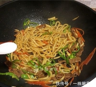  冬面|杂蔬牛肉炒乌冬面