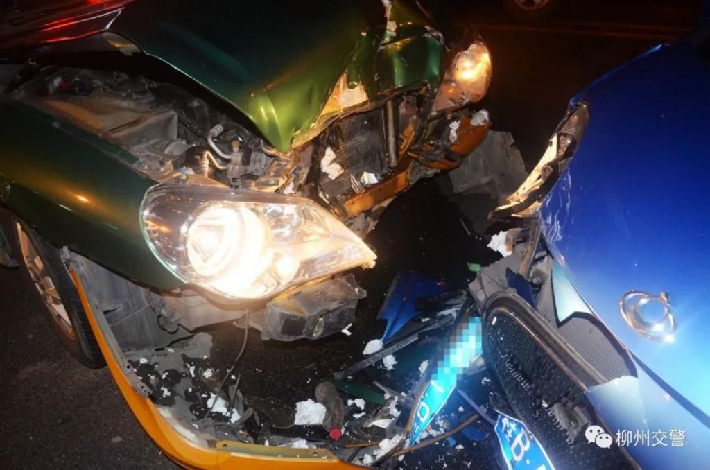  事故|桂B小轿车为避让电动车，竟撞向对向出租车！全责！