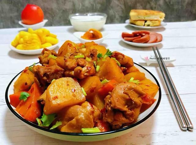  鸡肉|炖鸡时，千万不要直接焯水！教您1个妙招，鸡肉嫩滑，汤汁香浓