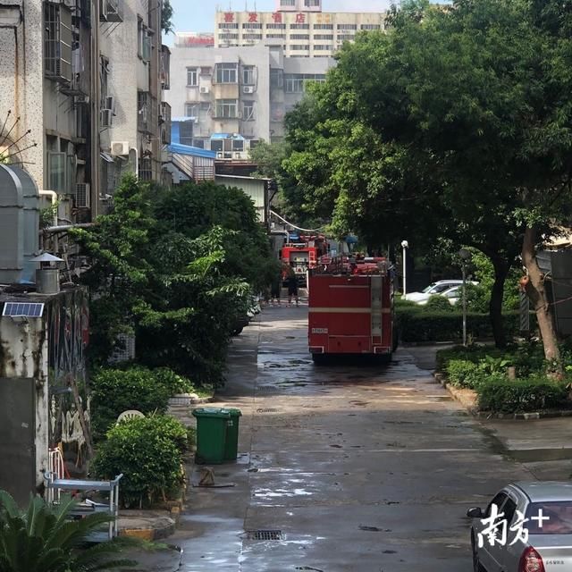  现场|突发！珠海酒吧街一酒吧火灾，现场浓烟滚滚