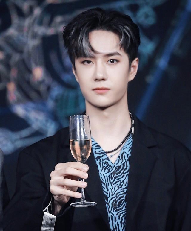  李现|艺人超话签到排行榜，肖战王一博长期霸榜，他的签到率却直线飙升