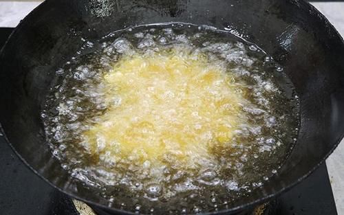 鱼头|教你做鱼头豆腐煲,汤汁鲜美,肉质鲜嫩,比剁椒鱼头还好吃