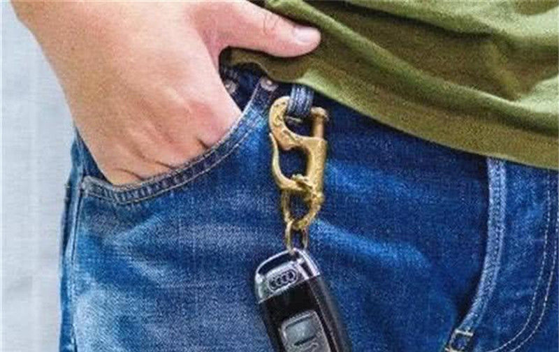  面子|为啥有人喜欢把车钥匙挂腰上？内行：挂的不是钥匙，是面子！