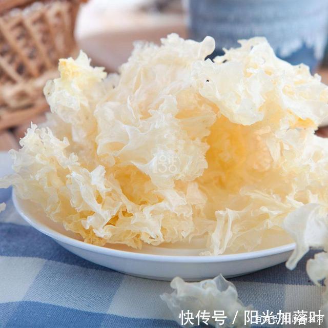 银耳才|美味的银耳,每天一碗,煮制前需要冷水泡还是热水泡呢