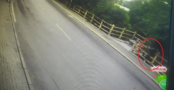  男子|打车途中去方便，贵阳一男子突然消失！