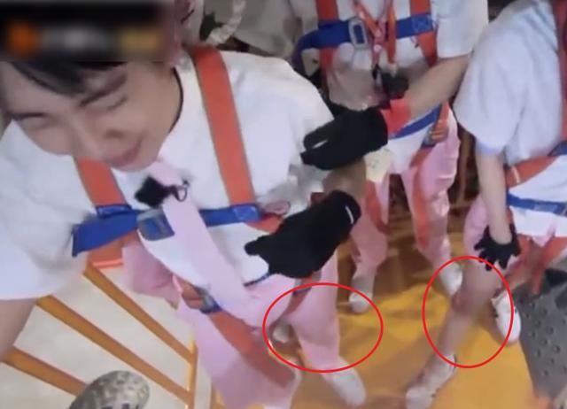  镜头|《密逃》杨幂郭麒麟公然比腿，节目组给到对比镜头，观众顿时笑喷