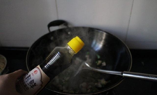  爱吃|不想炒菜，将饭菜直接一锅煮，没想到老公爱吃的不行，连吃三大碗