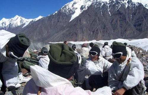 阵风战斗机|印军对自己发狠后,72%印度人认为必胜无疑,阵风战机可击败歼10C