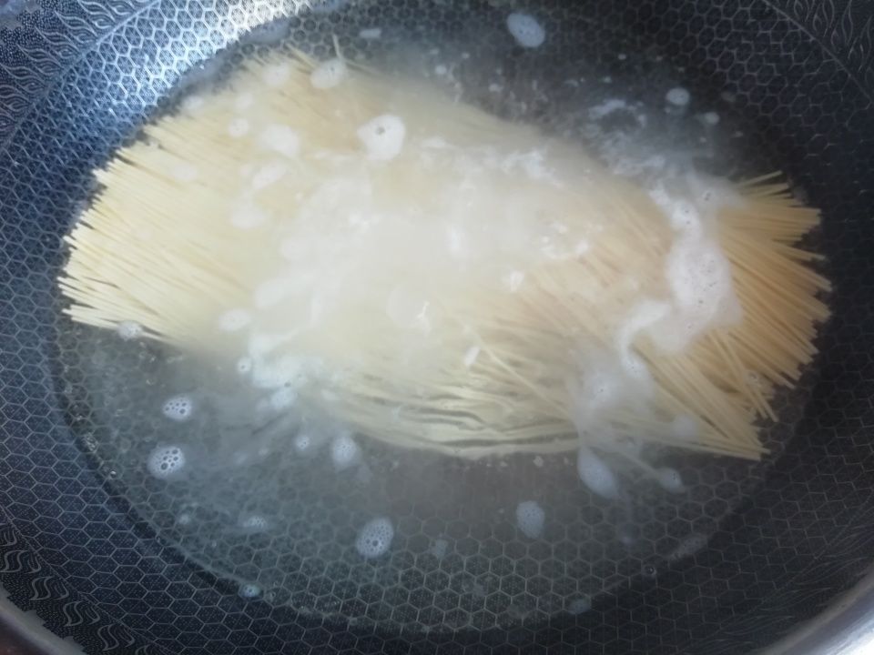  酸辣|一到夏天就馋它，拌一拌就上桌，比泡面还简单，比凉皮还好吃