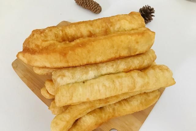  做出|1个鸡蛋，1碗水，在家快速做出蓬松大油条，学会的都说方法实用