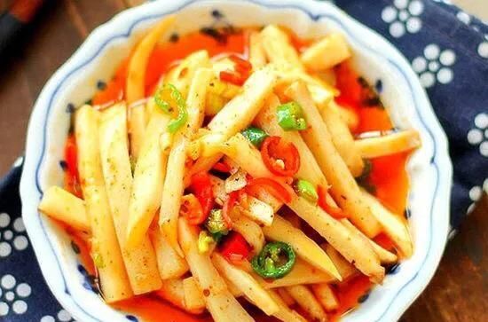  美食|精选美食：青椒炒腊猪耳朵，红烧排骨，卤猪肚，口水杏鲍菇