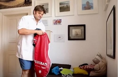 本杰明|男子因上班受够了拥堵的道路，每天游泳2公里去上班