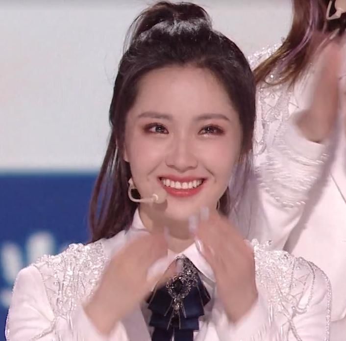  之争|硬糖少女首次受访：王艺瑾评价队友接连喊“外号”，队长之争很明显