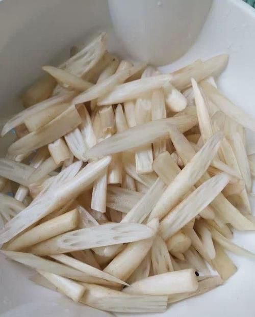  润肤|漂亮女人少吃肉，多吃它，遇到买一捆，补血润肤，小脸越来越白净