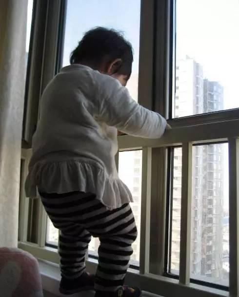 浑身|女儿独自在家浑身“血”，妈妈回家后腿软，仔细一看哭笑不得