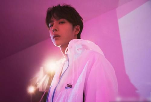  东西|王一博失去“香菜”后，看清粉丝手上拿的东西时，我笑了