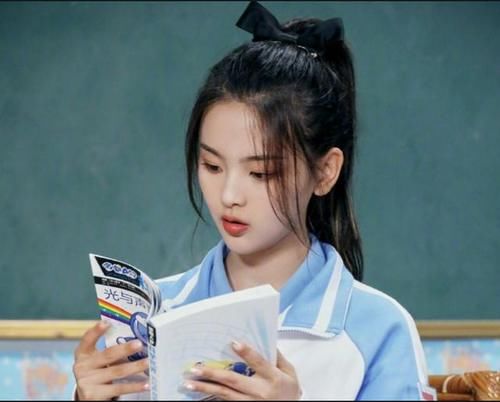 后者|《极挑》杨超越换成虞书欣,后者被吐槽,你认为她俩谁表现好?