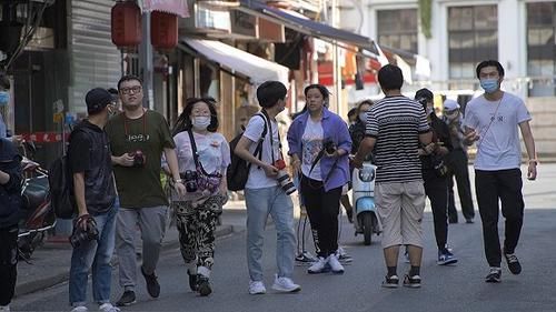  游戏|跟拍氪金粉丝的日常：女团养成游戏的快感与迷失