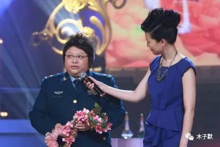  易立竞|韩红跟郝蕾要二宝，每个丈夫都愧对妻子，每个孩子和妈都是生死之交