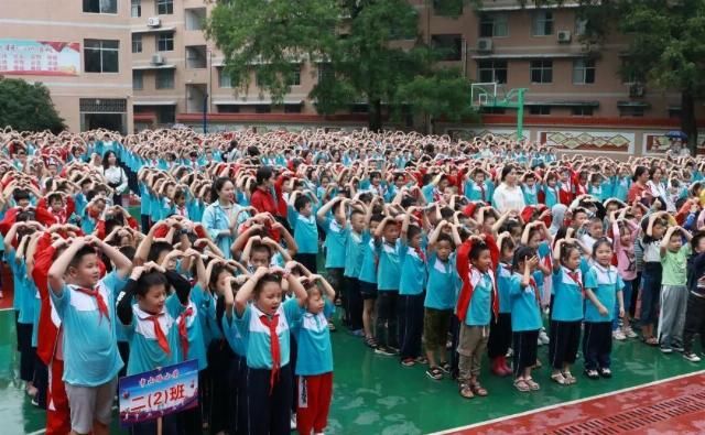 孩子们|教师节将至，我给老师比个心