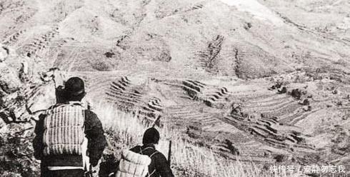  抗战|抗战时八路军打鬼子历史照，向日军反冲锋，被打死的日军躺在地上