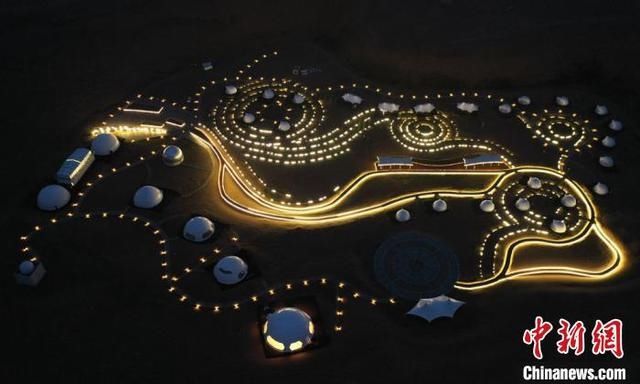  严情怀|腾格里沙漠边缘的摘星小镇