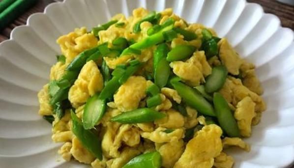 芦笋炒鸡蛋|胖人晚餐要多食此菜，每天炒一盘，排出毒素，体重嗖嗖降下来