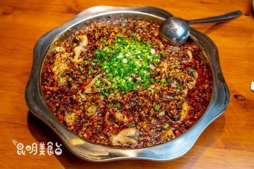 排队|昆明排队三十年老店,15张桌子,“镇店之宝”每天卖半吨