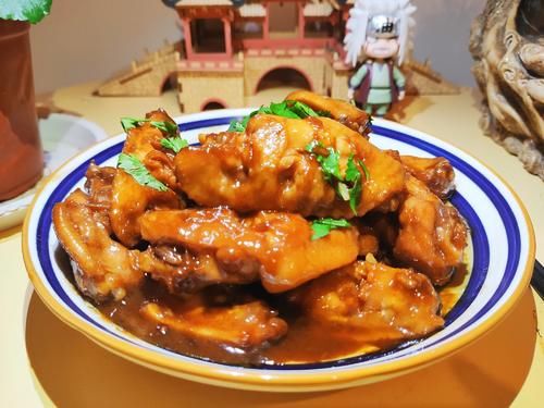 可乐|超简单的可乐鸡翅做法，不焯水用料少还不腥，上桌孩子抢着吃