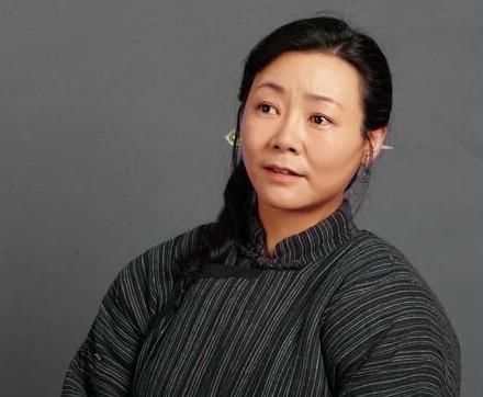  演艺事业|国家一级演员萨日娜：丈夫花258元把她娶走，“啃夫”6年，太幸福