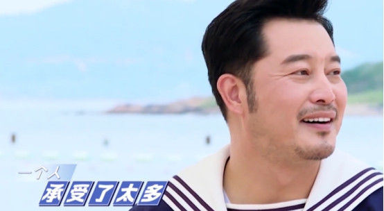  蔡徐坤|蔡徐坤好心帮沙溢擦脸上水时, 下秒举动被网友看后: 嫌弃就别擦