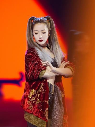  打码|得罪了谁？白冰《乘风破浪》全身被打码，粉丝怒怼节目组不尊重人