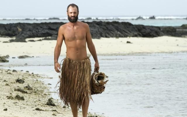 男人|食物链顶端的男人,贝爷和德爷谁更牛?两人曾服役的军队都很恐怖