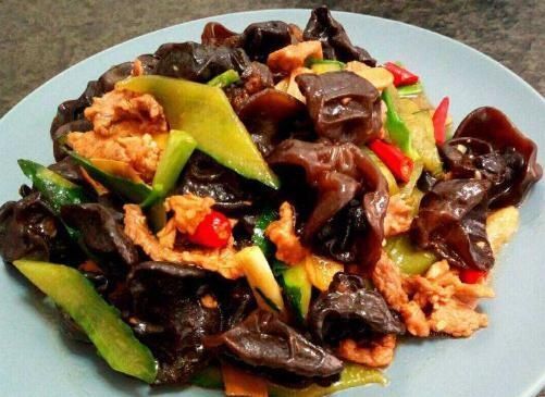  溅出|炒木耳时，容易炸锅溅出？学会这一招，轻松解决，特别实用