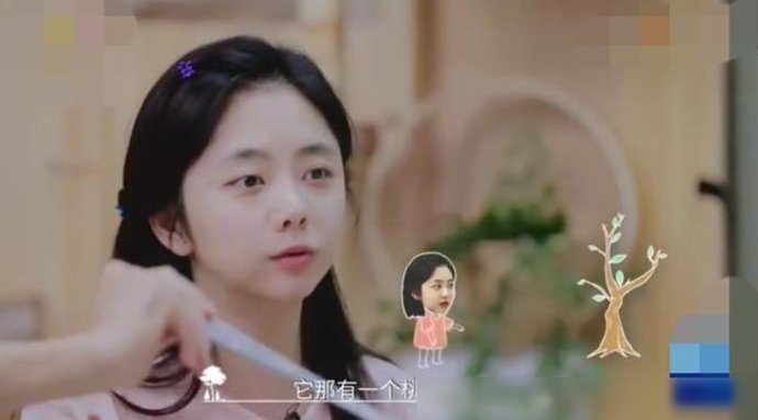 粪坑|谭松韵多没有偶像包袱?饭桌上大聊自己掉粪坑的经历,还不顾形象大口吃面!