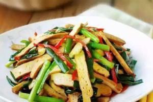 韭菜|原来韭菜和此菜才是天生一对,大厨教你一招,上桌一下就抢完