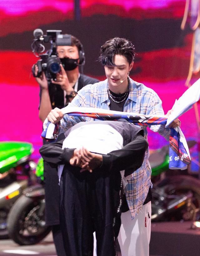  布布|王一博追星赢家,生日获偶像布布发祝福