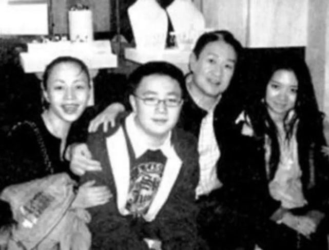  电影节|比肩张艺谋、李安，拍出年度最佳，她成为历史第一人