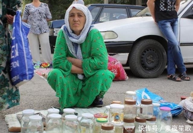 苏联|杜尚别的“跳蚤市场”,空瓶子成畅销品,还有苏联时期的老物件