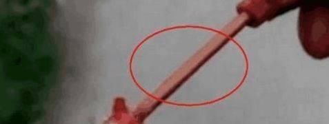 发现|男子在小卖部买了一个鸡腿,吃了两口发现问题