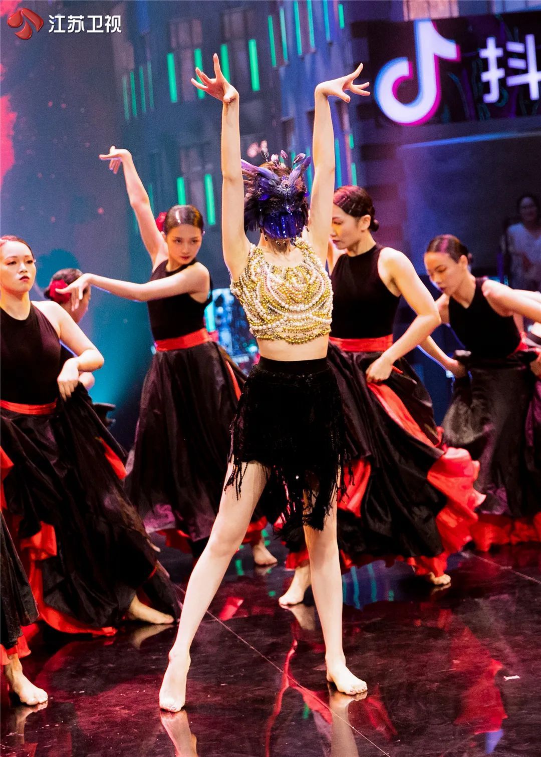  开启|《蒙面舞王》第二赛段已开启，新舞者未揭面身份已被识破？