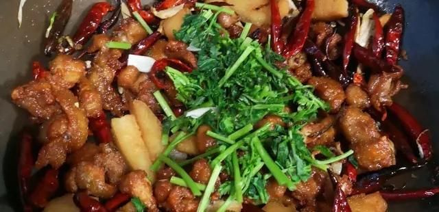  在家|大厨分享“辣子鸡”的正确做法，满满的小技巧，学会了在家露一手