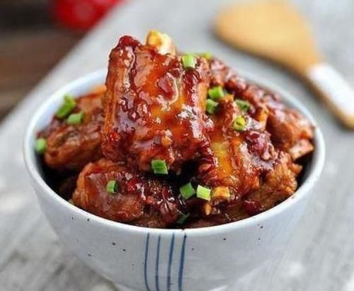 蒜蓉辣酱|荤素搭配营养丰富的美食，简单好吃又实惠，来试试吧很方便