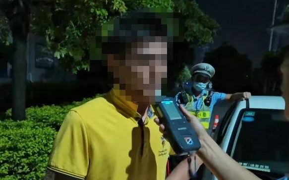  只顾|昨晚9名司机出来趁乱违法，以为交警只顾抗台风，大错特错！