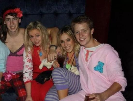  名副其实|这个名副其实的黄金单身汉是90后里面最有钱的人，身价124亿美金