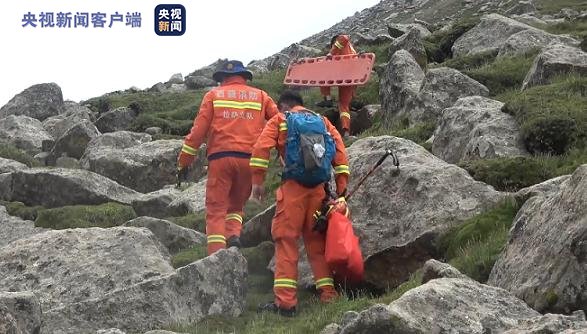 困人员|一男子被困山中十余天 消防员爬3座高山成功救出